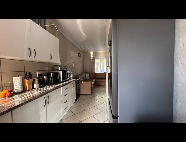 2 BEDROOM APARTMENT TO LET IN SONHEUWEL